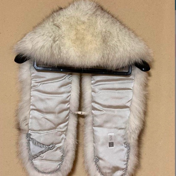 Saga fox fur shawl scarf - Picture 5 of 6